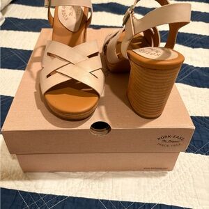 Korks platform sandals new!